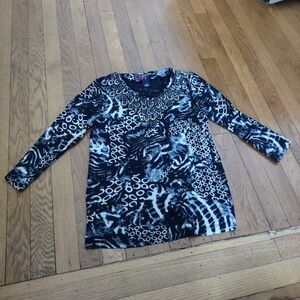 abstract animal print black and white 3/4 sleeve top from peck & peck size small